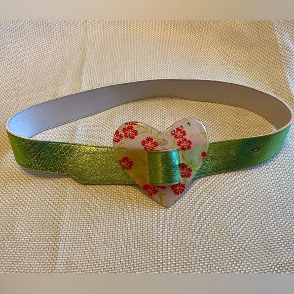 Rare Kaos acrylic heart buckle reversible white and metallic green leather belt